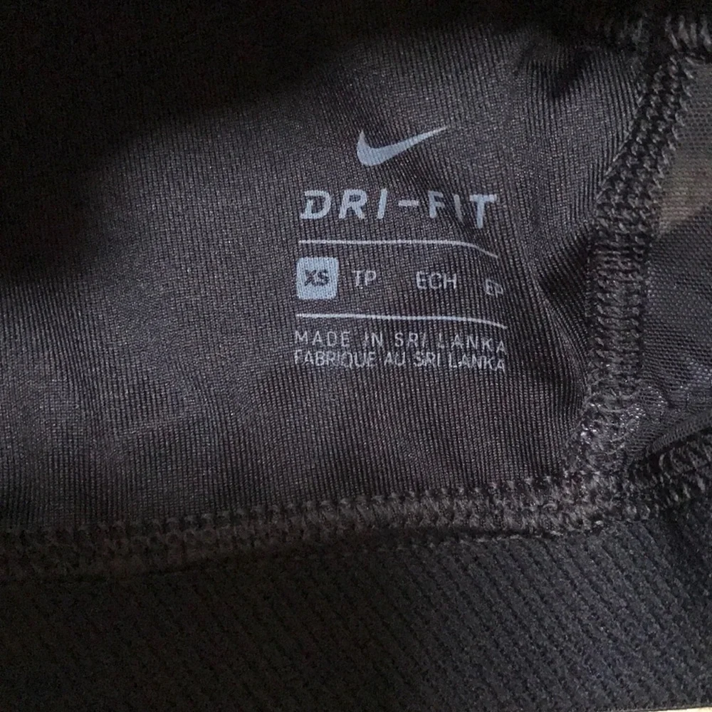 New! NIKE Size XS black light support padded sports bra